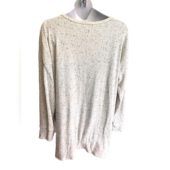 American Eagle oversized small longsleeve, ribbed shirt. Side split design. - Picture 2 of 4